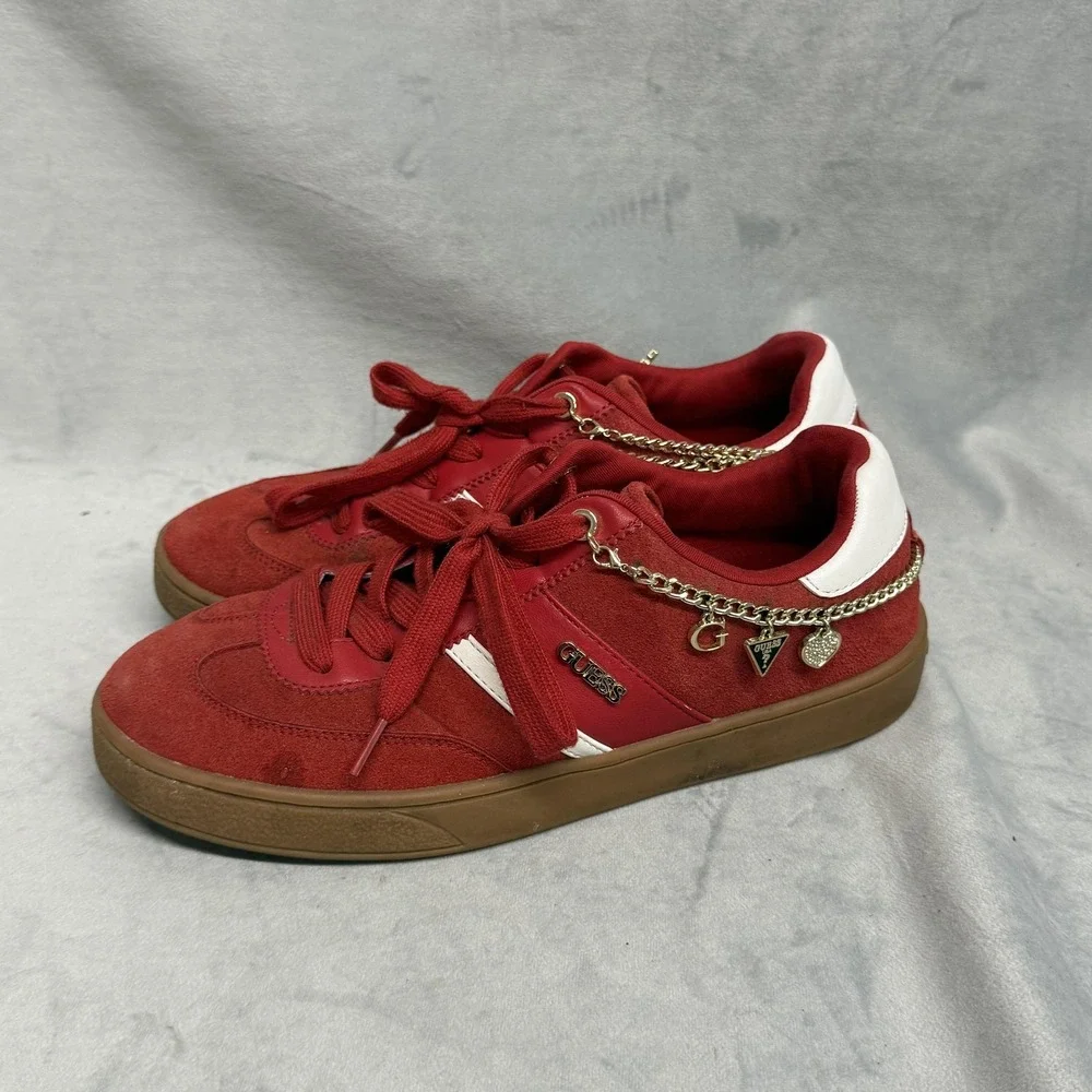 Guess Shoes Womens Size 10 Red Chain Charm Low Top‎ Casual Sneakers GWNA0K03